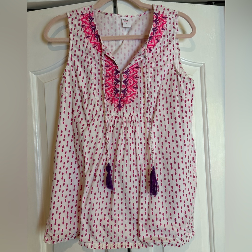 Sleeveless top by rickshaw design
